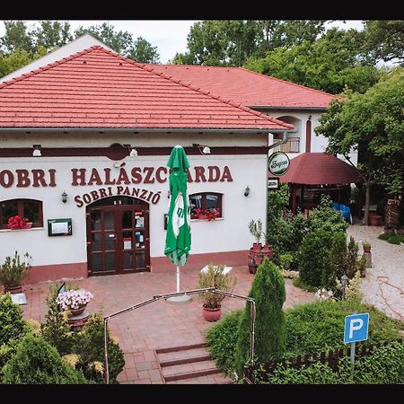 Sobri Halaszcsarda Es Panzio Baja Ngoại thất bức ảnh